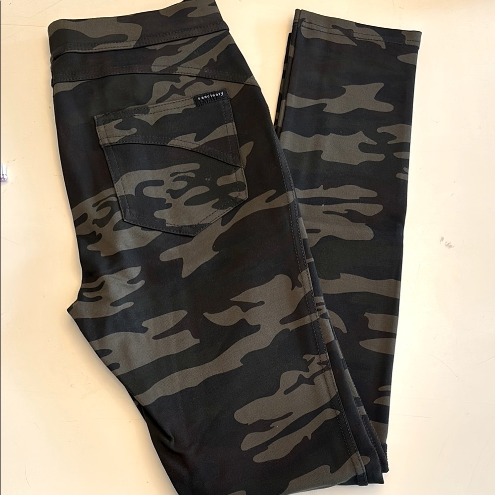 Sanctuary Green Camo Everyday Runway Leggings